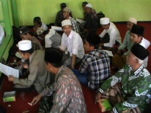 DIBAHAS. Batsul Masai yang dilakukan musyawirin nahdliyin yang membahas pemberlakukan hukuman mati oleh pemerintah terhadap bandar Narkoba.