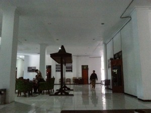 Gedung DPRD Sumenep sepi ditinggal reses.