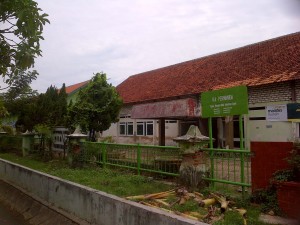 TAK TERAWAT. Lahan bekas Kampus STAIN Pamekasan yang diperebutkan oleh pihak STAIN dan Kankemenag setempat.