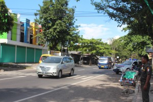 BERPOTENSI. Tidak terpasangnya trafic light akan memicu terjadinya kecelakaan lalu lintas.