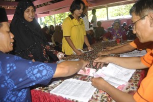 DIKELUHKAN. Melunasi PBB menjadi syarat untuk menerima bantuan PSKS.