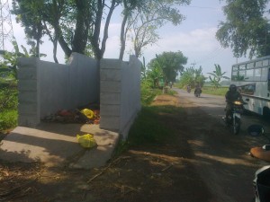 TAK EFEKTIF. Tempat pembuangan sampah yang semestinya difungsikan karena warga enggan untuk menggunakannya.