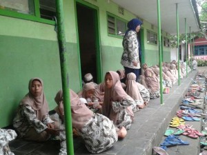RESAH. Bantuan Operasional Sekolah (BOS) untuk sekolah madrasah tak lagi akan diberikan secara tunai atau diuangkan.
