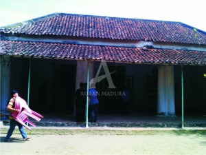 SENGKETA. Proses eksekusi rumah kuno di Jalan Hasyim Ashari Gang V, Kelurahan Demangan, Kecamatan Kota.