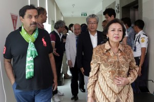 PENINJAUAN FASILITAS ASIAN GAMES 2018. Ketua Komite Olahraga Indonesia (KOI) Rita Subowo (kanan) bersama Tim Olympic Council of Asia (OCA) mengunjungi Rumah Sakit Charitas Palembang, Sumsel, beberapa waktu lalu. Kunjungan Tim OCA itu untuk melihat langsung kesiapan Provinsi Sumatera Selatan sebagai tuan rumah Asian Games 2018.