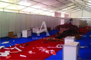 KOSONG. Stan pameran PRB yang disediakan panitia sudah ditinggalkan pemiliknya.