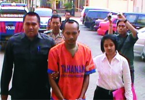 GILA. Proses hukum Gulu Arpuji, pelaku pembunuh balita dianggap gugur.