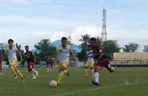 Pertandingan antara Perssu melawan Persekam di Gor A. Yani, Sabtu (6/7)