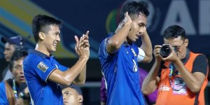 Gaya kapten Thailand, Teerasil Dangda, seusai menjebol gawang Indonesia pada final pertama Piala AFF 2016, Rabu (14/12/2016). Twitter @affsuzukicup