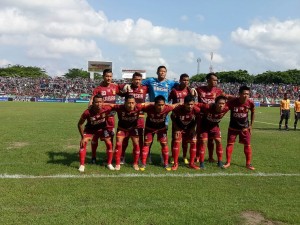 Skuad Perssu berfoto sebelum pertandingan