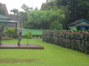Sejumlah personel TNI saat melakukan gelar pasukan. (HUMAS KODIM for KORAN MADURA)