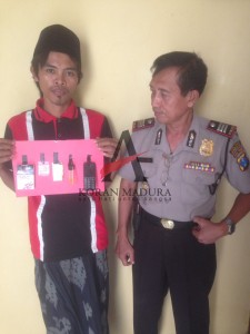 Mislan (26), warga Desa Tobeddung, Kecamatan Klampis ditangkap aparat kepolisian usai menjual sabu-sabu