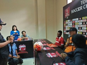 Pelatih Madura United, Gomes De Oliviera, saat jumpa pers. (ALMUSTAFA)