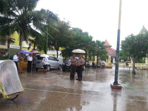 Kapolres Sumenep saat meninjau TKP.