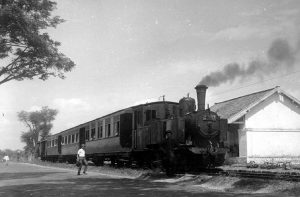 Google/ Loko C3117 Yang Sedang Lewat di Telang - Bangkalan sekitar 1969
