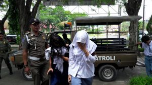Siswa saat terjating razia. (RIDWAN)