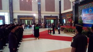 Bupati Bangkalan, Jawa Timur, Makmun Ibnu Fuad melantik pejabat di gedung Rato Ebuh, Senin, 16 Januari 2017. (ALMUSTAFA)