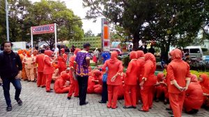 Ratusan perawat Rumah Sakit Umum Daerah Syarifah Ambami Rato Ebu Kabupaten Bangkalan, Mogok Kerja, Selasa, 17 Januari 2017. (ALMUSTAFA)
