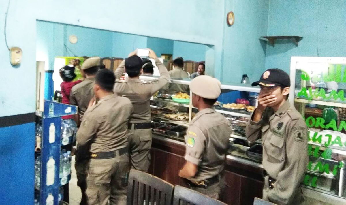 Buka Siang Hari, Delapan Warung Makan Terjaring Razia