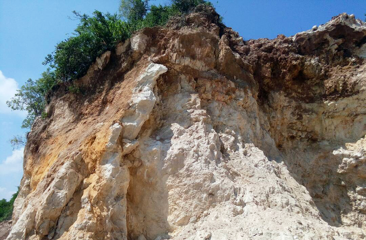 Tertimpa Batu, Penambang Tewas di Desa Lomaer