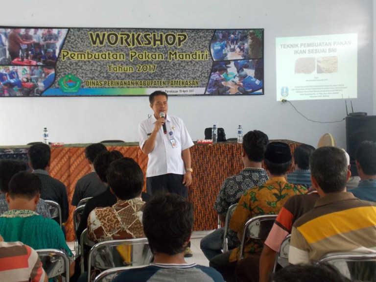 Dinas Perikanan Gencar Sosialisasi Pembuatan Pakan Mandiri