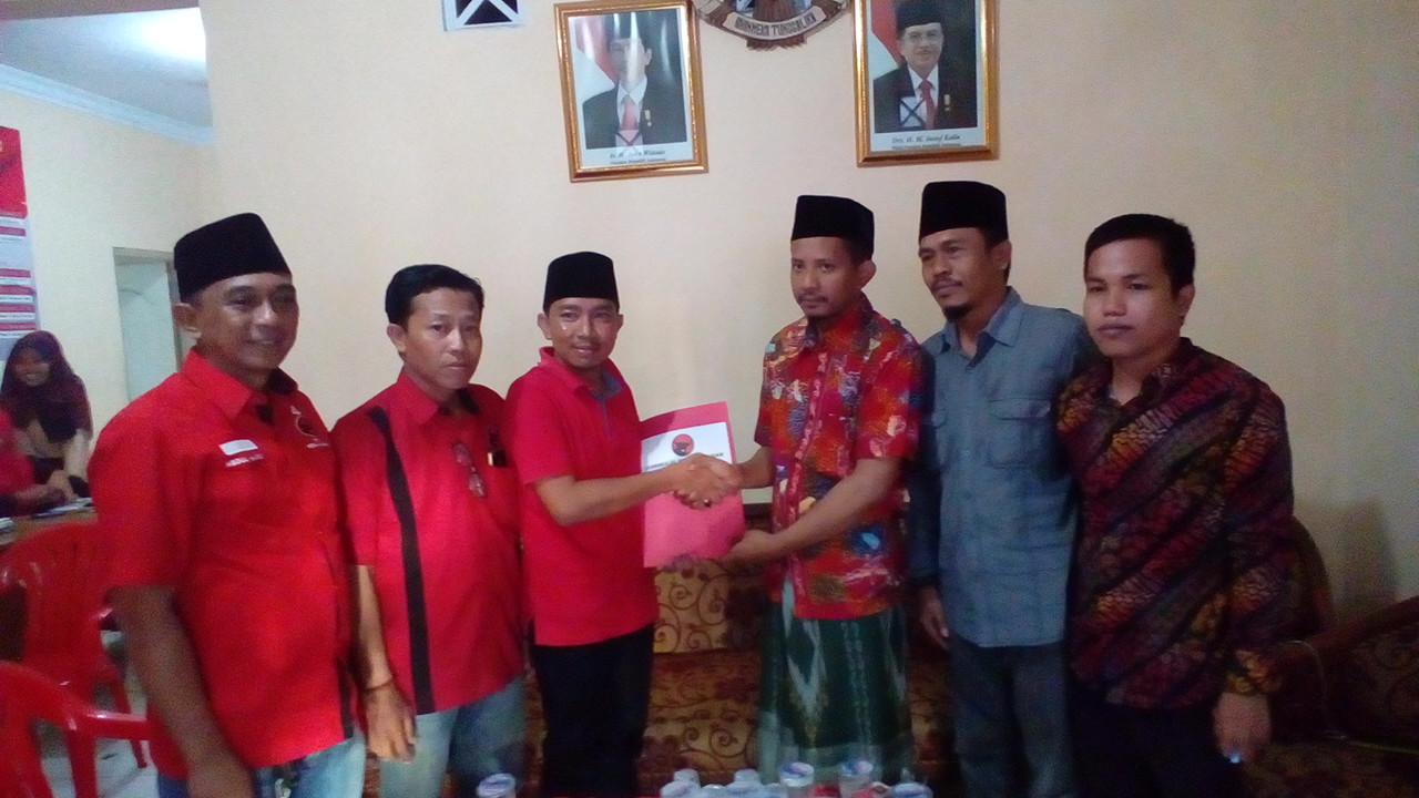 Nasih Ambil Formulir Naik Becak, Kembalikan Berkas Naik Mobil