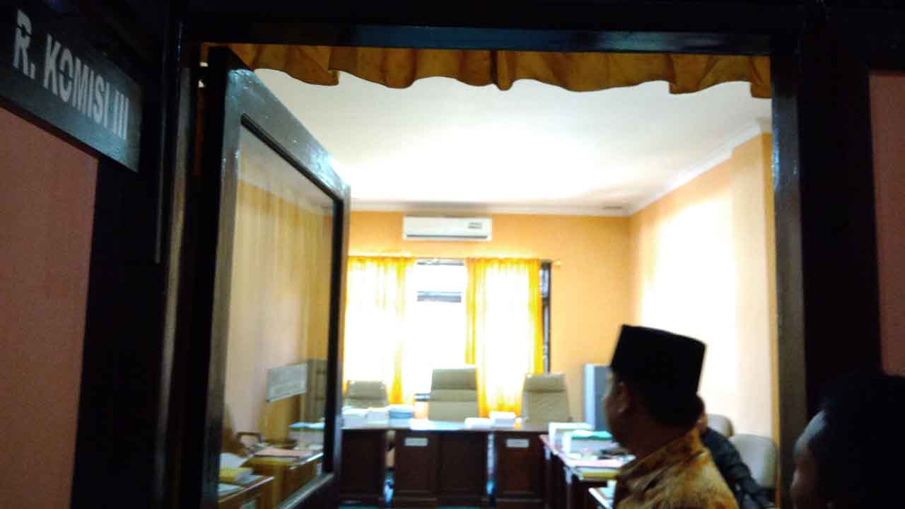 Ini Sikap Anggota DPRD ketika Ruang Komisinya Direhab