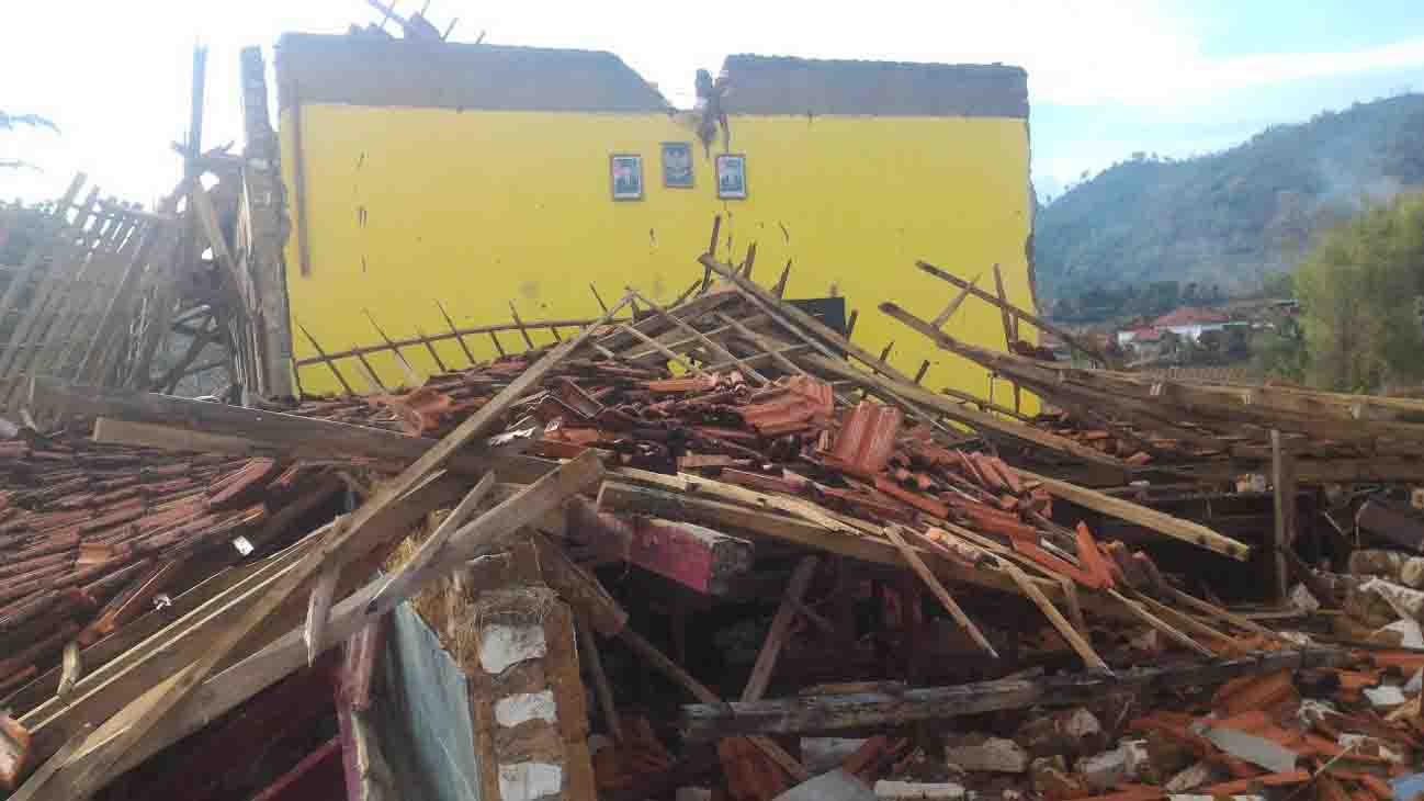 Diterjang Angin, Gedung SDN Mandala IV Ambruk