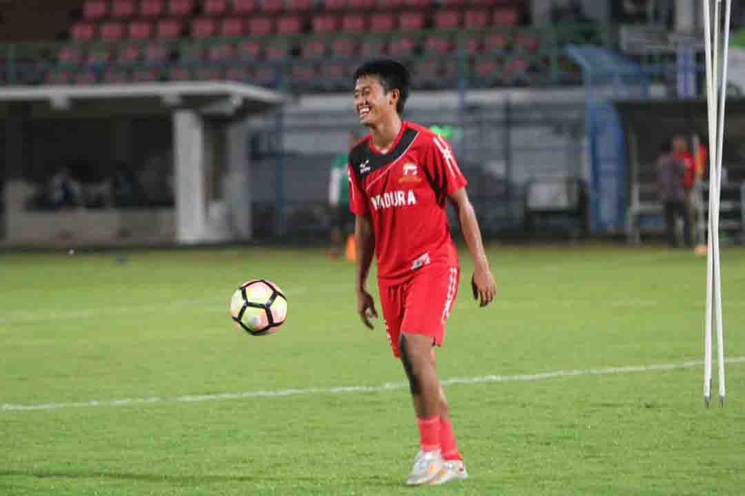 Madura United Perpanjang Kontrak Bayu Gatra