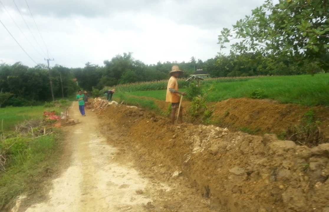 Pekerjaan Drainase Dikeluhkan Warga