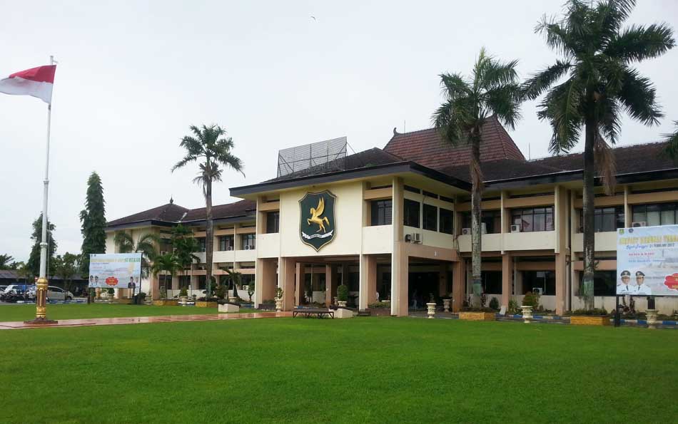 Bupati Berkantor di Atas Lahan Ilegal