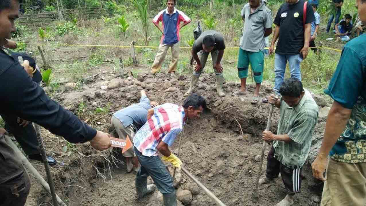 Gali Sumur Tua, Warga ini Temukan Tulang Manusia