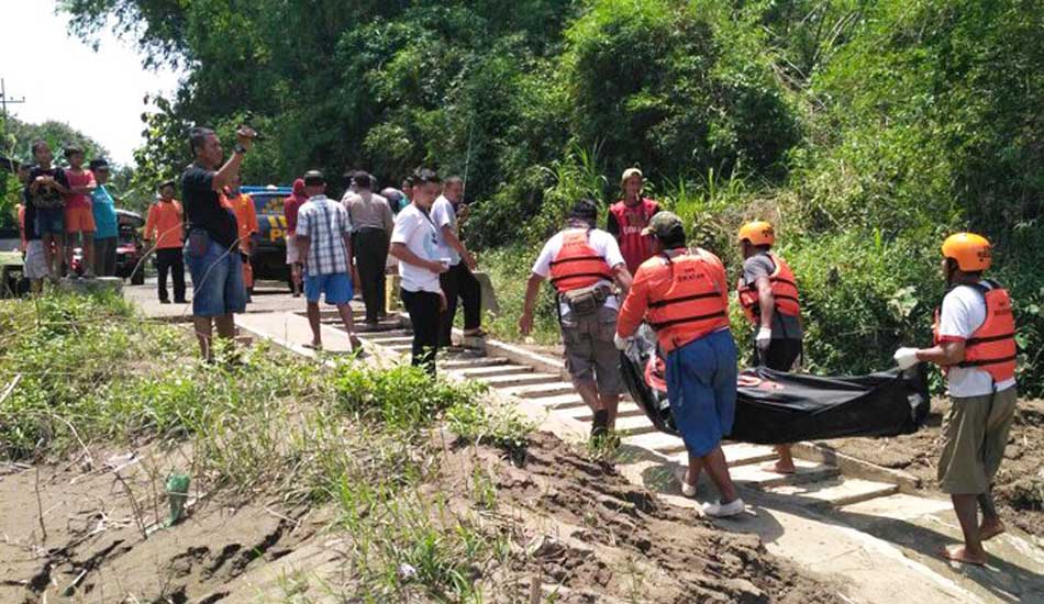 Sesosok Mayat dengan Mata Kiri Pecah Ditemukan Mengapung di Sungai