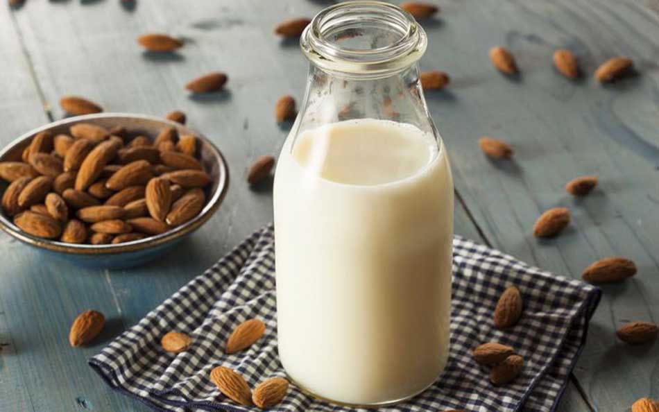 Begini Cara Membuat Susu Almond yang Banyak Manfaatnya itu