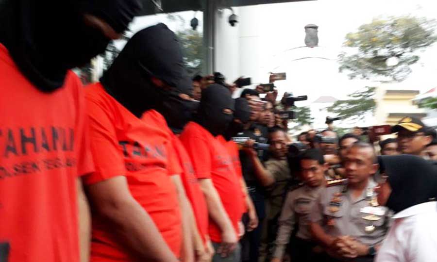 Risma Luapkan Emosinya ke Para Bandar Pil Koplo
