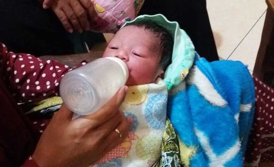 Bayi Laki-laki ini Dibuang di Depan Rumah Warga