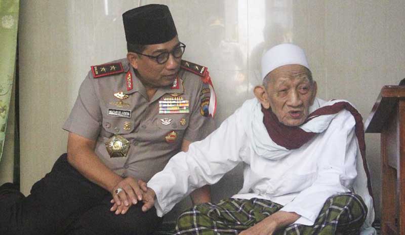 KH Sholeh Qosim: Pejuang, Disalimi Jokowi, Wafat Saat Sujud