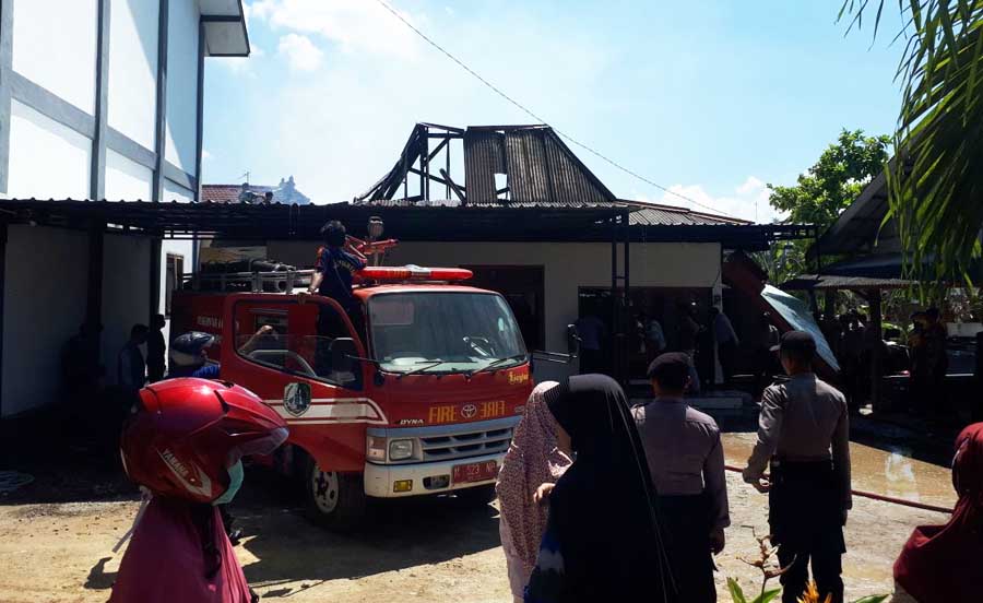 Rumah Dinas Pertanian Sampang Terbakar