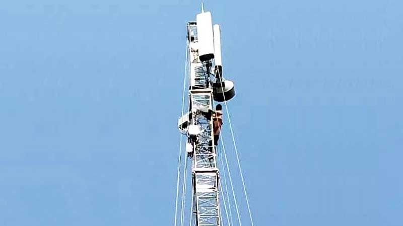 Usai Lihat Buku Rapor, Siswa SMP ini Nekat Panjat Tower BTS