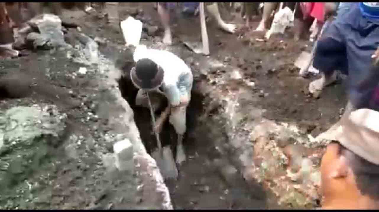 Dibongkar Orang Tak Dikenal, ini yang Dicuri dari Makam Almarhum Janji