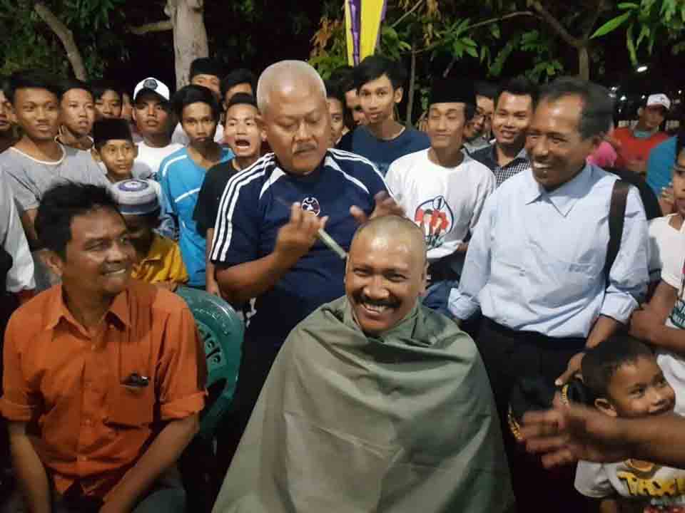 Dinyatakan Unggul, Puluhan Relawan dan Simpatisan Paslon Jihad Kompak Digundul