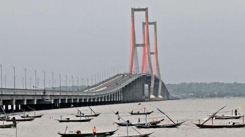 Hari Ini, Jokowi Gratiskan Jembatan Suramadu