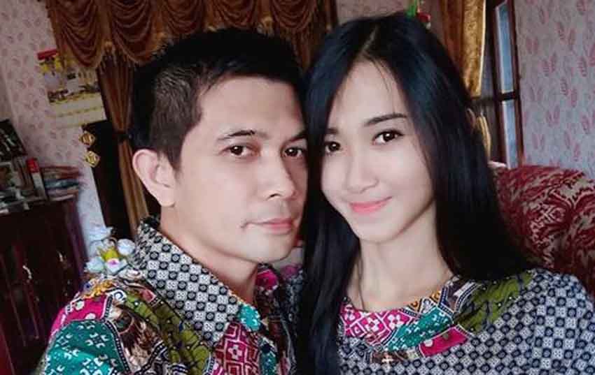 Guru ini Nikahi Muridnya Setelah 7 Tahun Pacaran