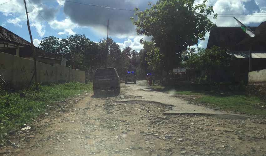 Jalan Penghubung Kangayan-Arjasa Berlubang, Ini Pesan Busyro pada Kontraktor