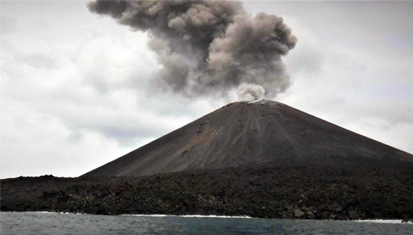 Waspada! Gunung Anak Krakatau Erupsi Lagi