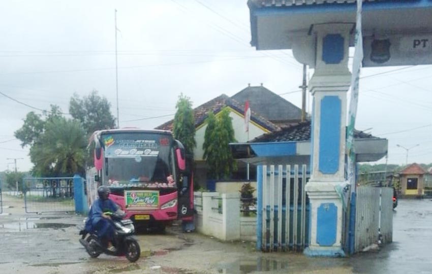 Petugas Akui Kewalahan Halau Bus Pariwisata Masuk Terminal di Kalianget