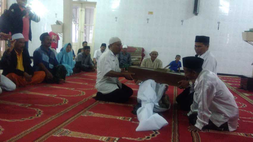 Gegara Isu Santet, Dua Warga di Sampang Lakukan Sumpah Pocong