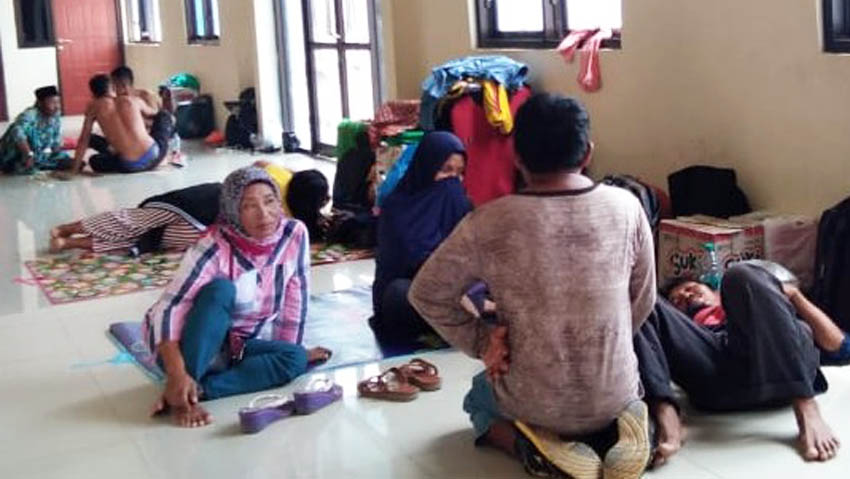 Tertahan di Pelabuhan Kalianget, Warga Kepulauan Hanya Makan Sekali Sehari
