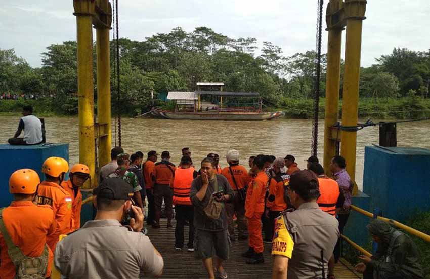 Mobil Tercebur Sungai Brantas, 3 Orang Penumpang Dinyatakan Hilang