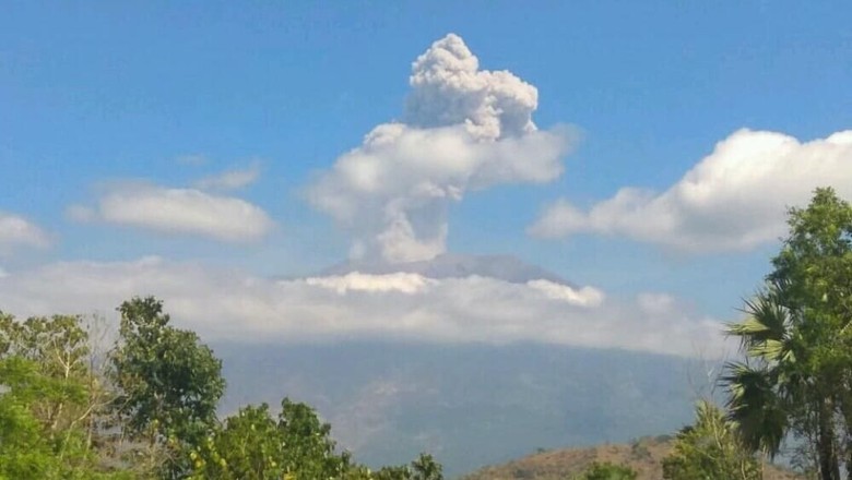 Erupsi Lagi, Tinggi Kolom Abu Gunung Agung Capai 700 Meter
